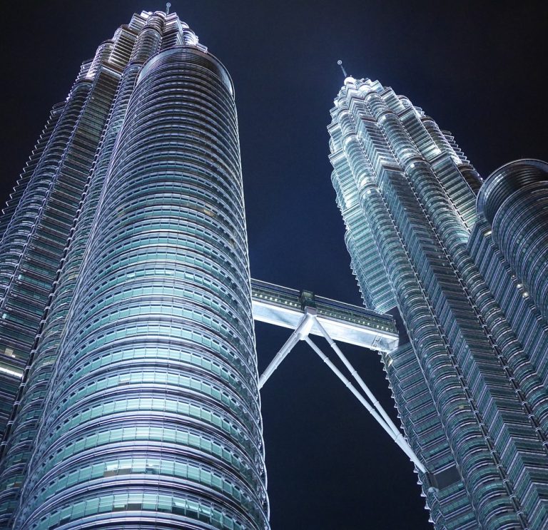 petronas-twin-towers-2112152_1280